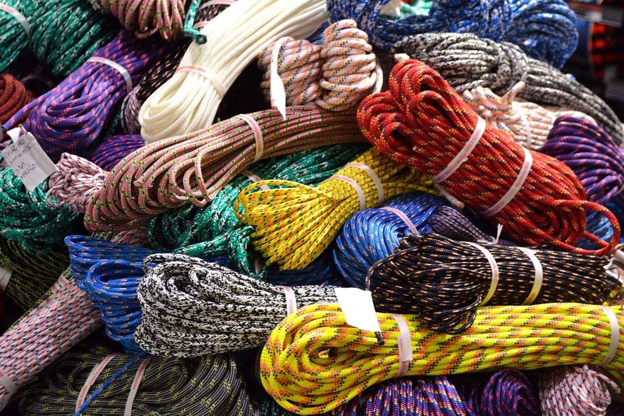secure loose cordage for storage